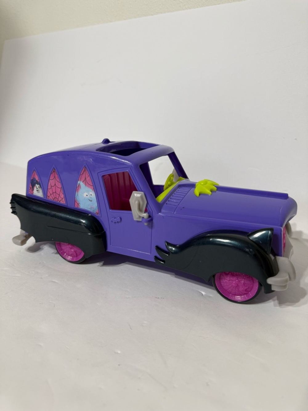 Disney Vampirina Hauntley’s Mobile Car Lights & Sounds